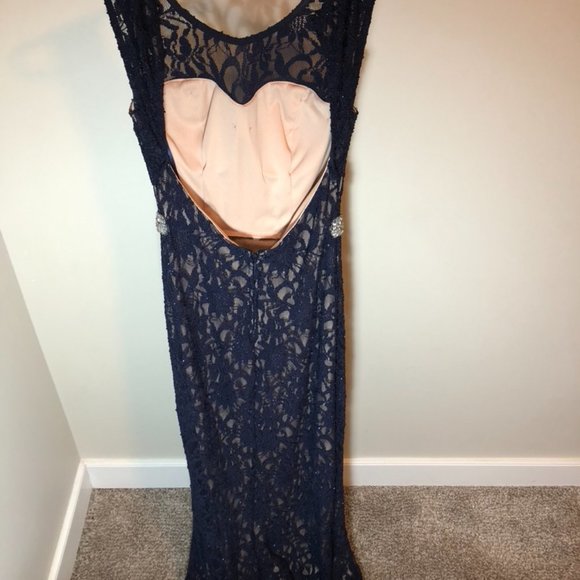 Size 3 City Triangles Glitter Lace Gown with Slit - Picture 8 of 10